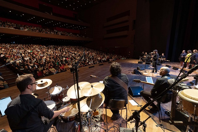 Coral Sanepar e João Bosco no Teatro Guaíra