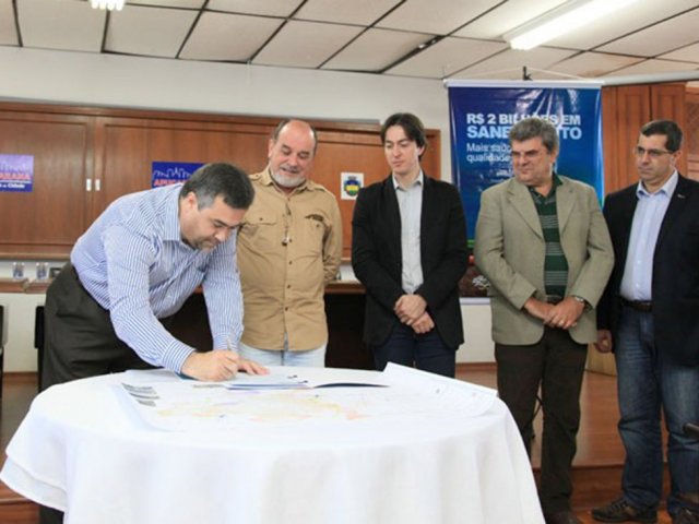 130705_apucarana_entrega_obra_esgoto_inicio_novas_2.jpg