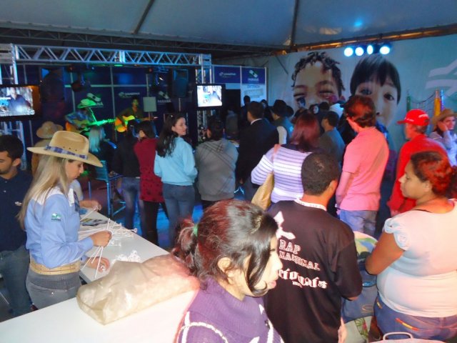 130715_-_cpo_mourao_-_estande_da_sanepar_no_carneiro_no_buraco_26.jpg
