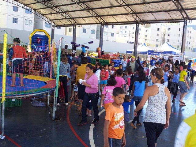 130820_12_mil_participam_dia_construcao_social_londrina__9_lazer_criancas.jpg