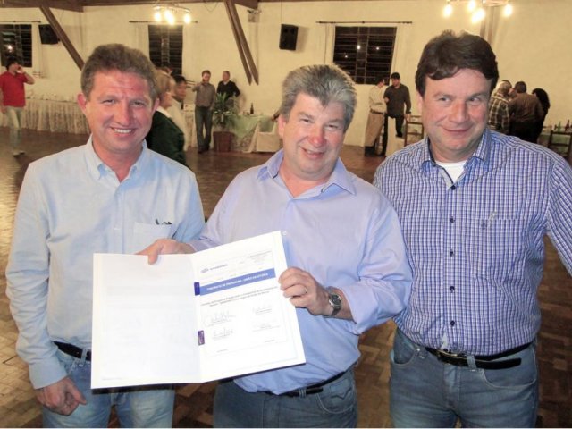 130823_-_uniao_da_vitoria_assina_contrato_programa_-_gov_-_gerardi_bolivar_e_cenovicz.jpg