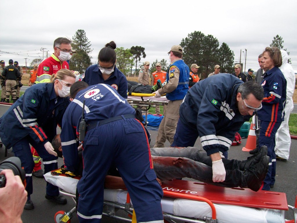 130909_acidentes_cargas_perigosas_mananciais_socorro_feridos_4.jpg