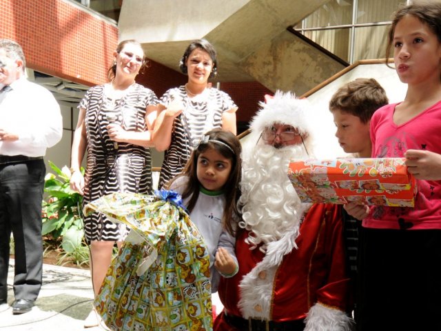 131213_-_campanha_natal_-_entrega_dos_presentes___5.jpg