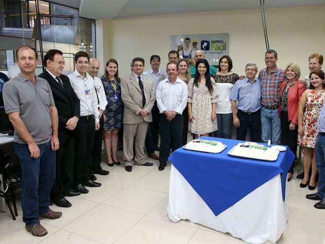140507___emilia_nas_comemoracoes_do_empresa_facil_cascavel.jpg