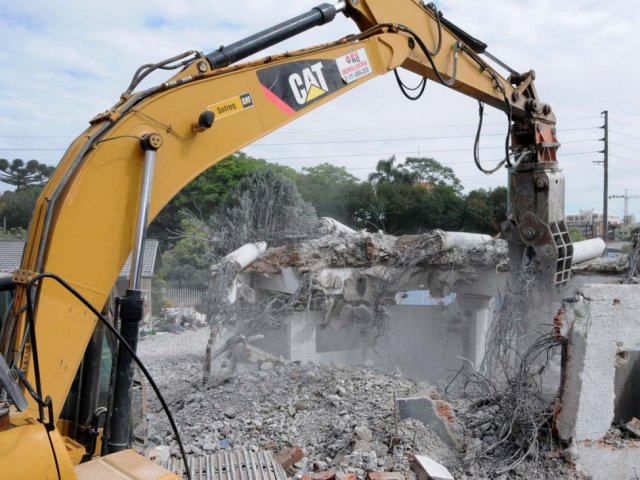 141008_-_demolicao_-_reservatorio_bacacheri_-_2_concreto_triturado.jpg