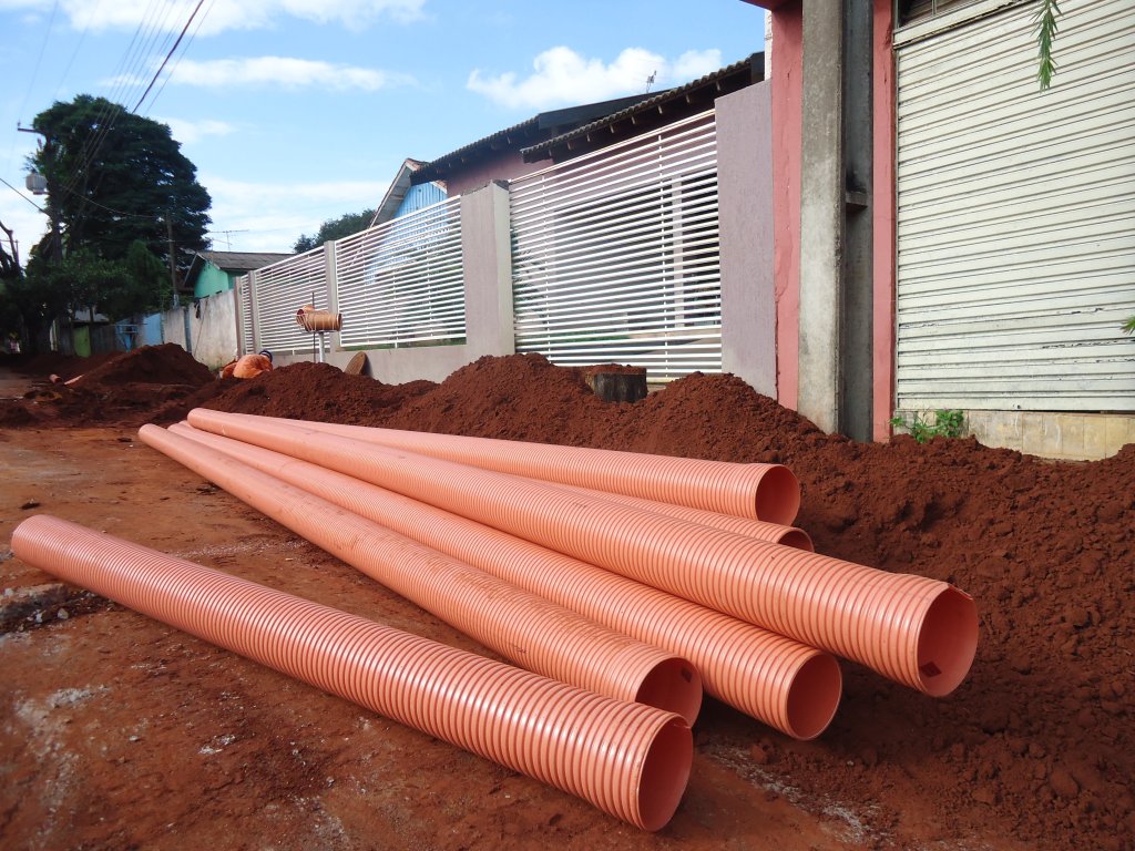 150506_florestopolis_obra_esgoto_6.jpg
