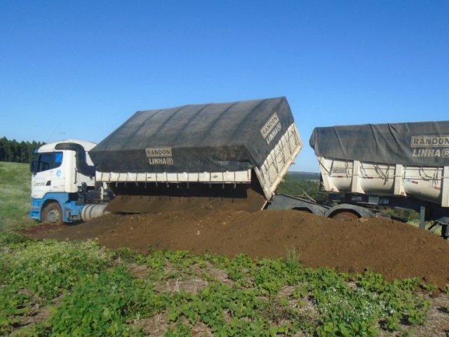 150529_-_guarapuava_-_lodo_aumenta_produtividade_na_agricultura_-_foto_6.jpg