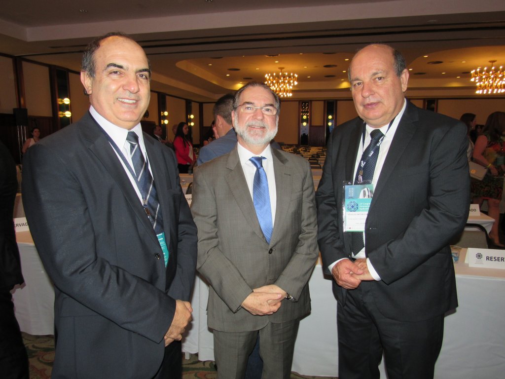 151111_-_mounir_visita_-_congresso_aerp_-_mounir_juraci_barbosa_sobrinho_e_douglas_antonio_bacario.jpg