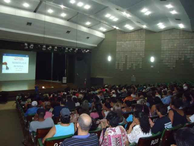 160819_umuarama_-_futuros_moradores_do_sonho_meu_recebem_informacoes_da_tarifa_social_3.jpg
