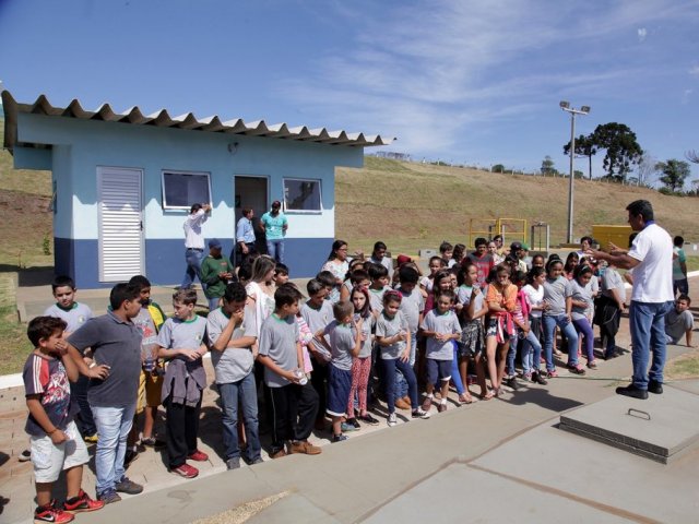 170324_-_inaguracoes_tamarana_-_alunos_visitando.jpg