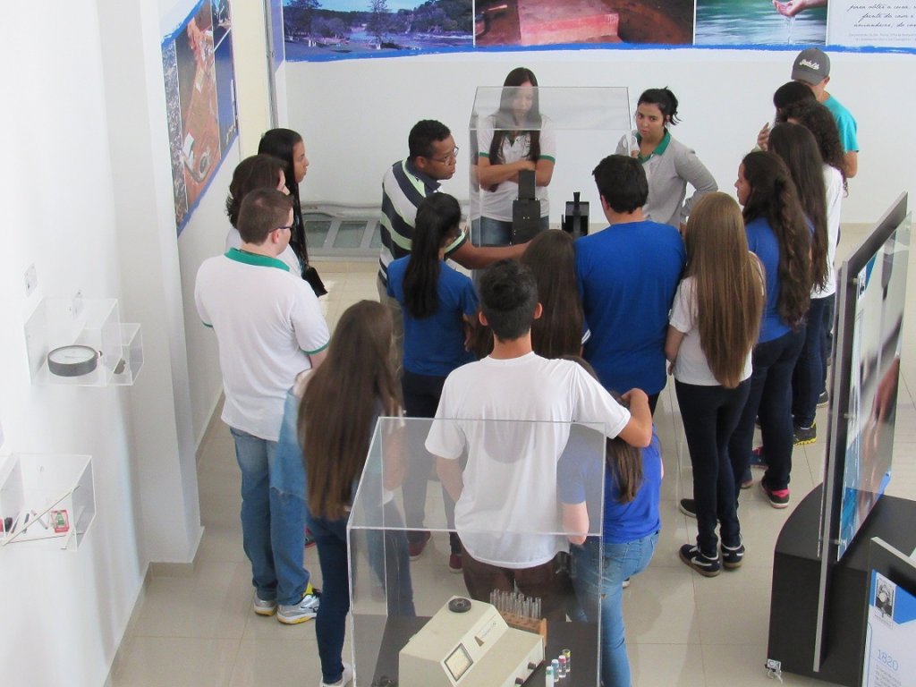 170324_guarapuava_-_estudantes_visitam_estacoes_tratamento_da_sanepar_3.jpg