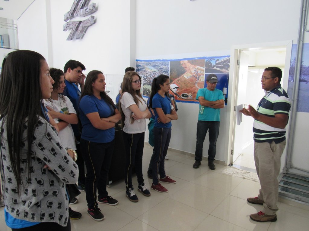 170324_guarapuava_-_estudantes_visitam_estacoes_tratamento_da_sanepar_4.jpg