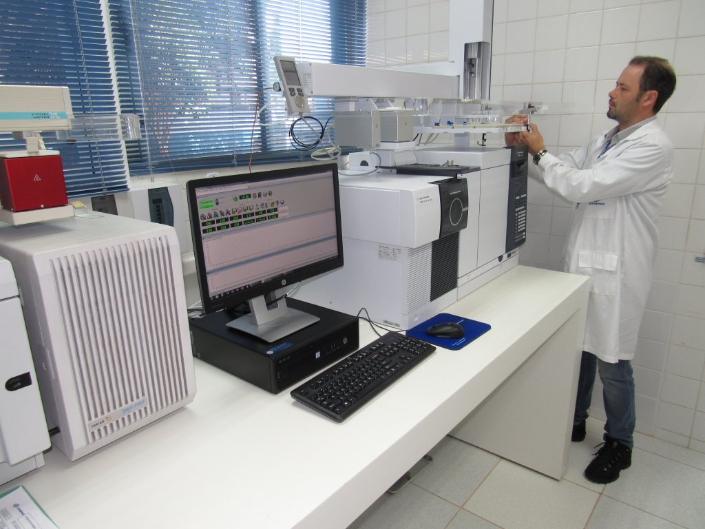 170406_-_maringa_-_novo_equipamento_laboratorio__2.jpg