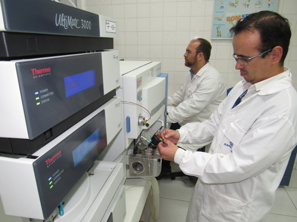 170621_laboratorio_da_sanepar_recebe_certificacao_internacional_1.jpg