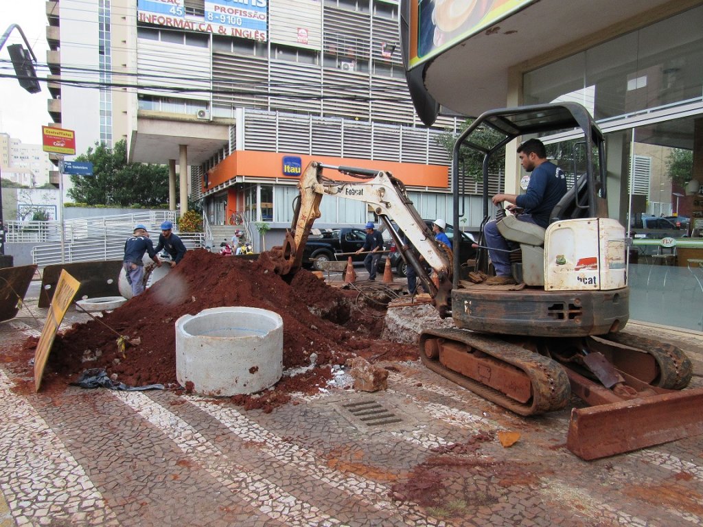 180503_-_cascavel_-_substituicao_rede_esgoto_-_centro_2.jpg