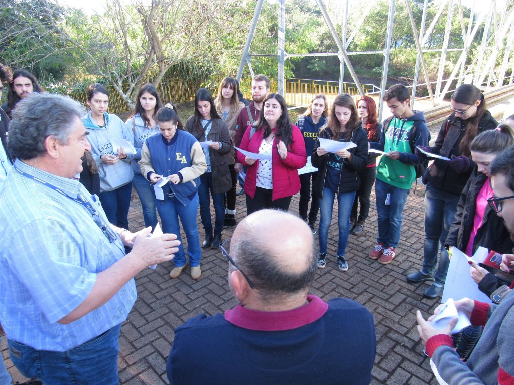 190606_-_estudantes_conhecem_captacao_da_sanepar_no_rio_pirapo_2.jpg