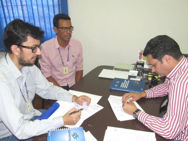 200311_-_sanepar_e_ourizona_assinam_contrato_de_bonificacao_1.jpg