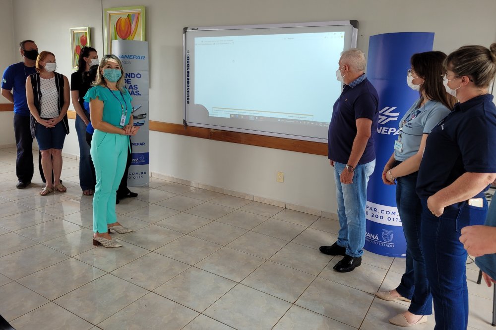 211215_-_guaraniacu_-_entrega_lousa_digital_20.jpg