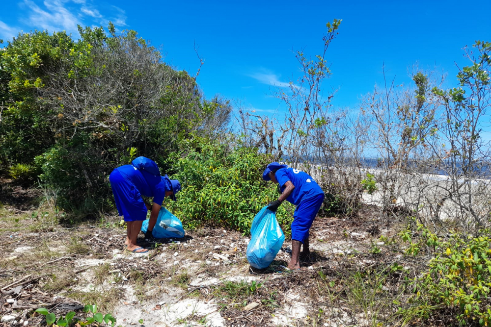 23janfev_guaraquecaba_limpeza_praia_verao2.png