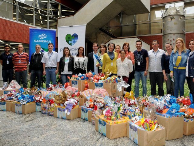 entrega_donativos_pascoa_ike170414_004.jpg