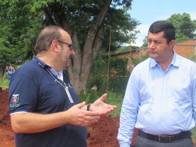 foto_1_visita_vereador_esgoto_foz.jpg