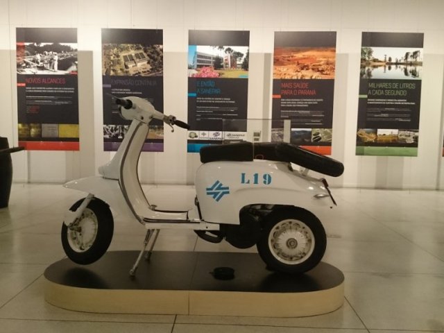 foto_2_moto_vespa_museu_utilizada_por_equipes_de_campo.jpg