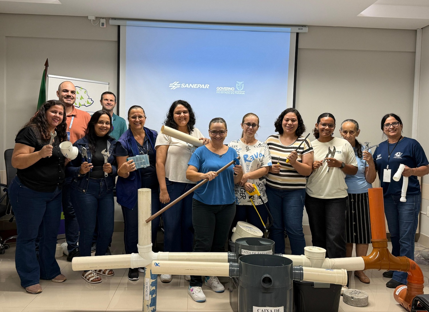 Mulheres buscam conhecimento sobre manutenção hidráulica 