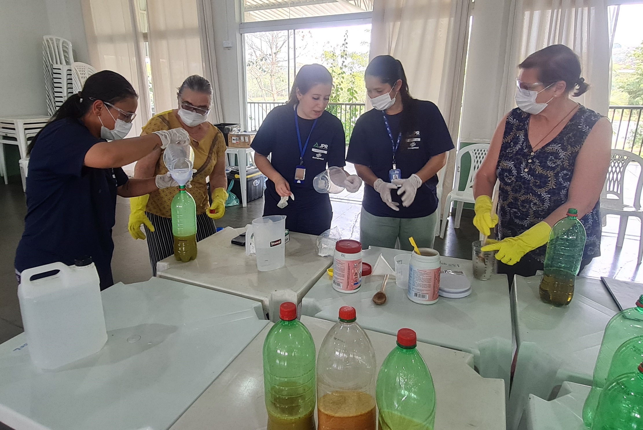 participantes de oficina de sabao com oleo de cozinha