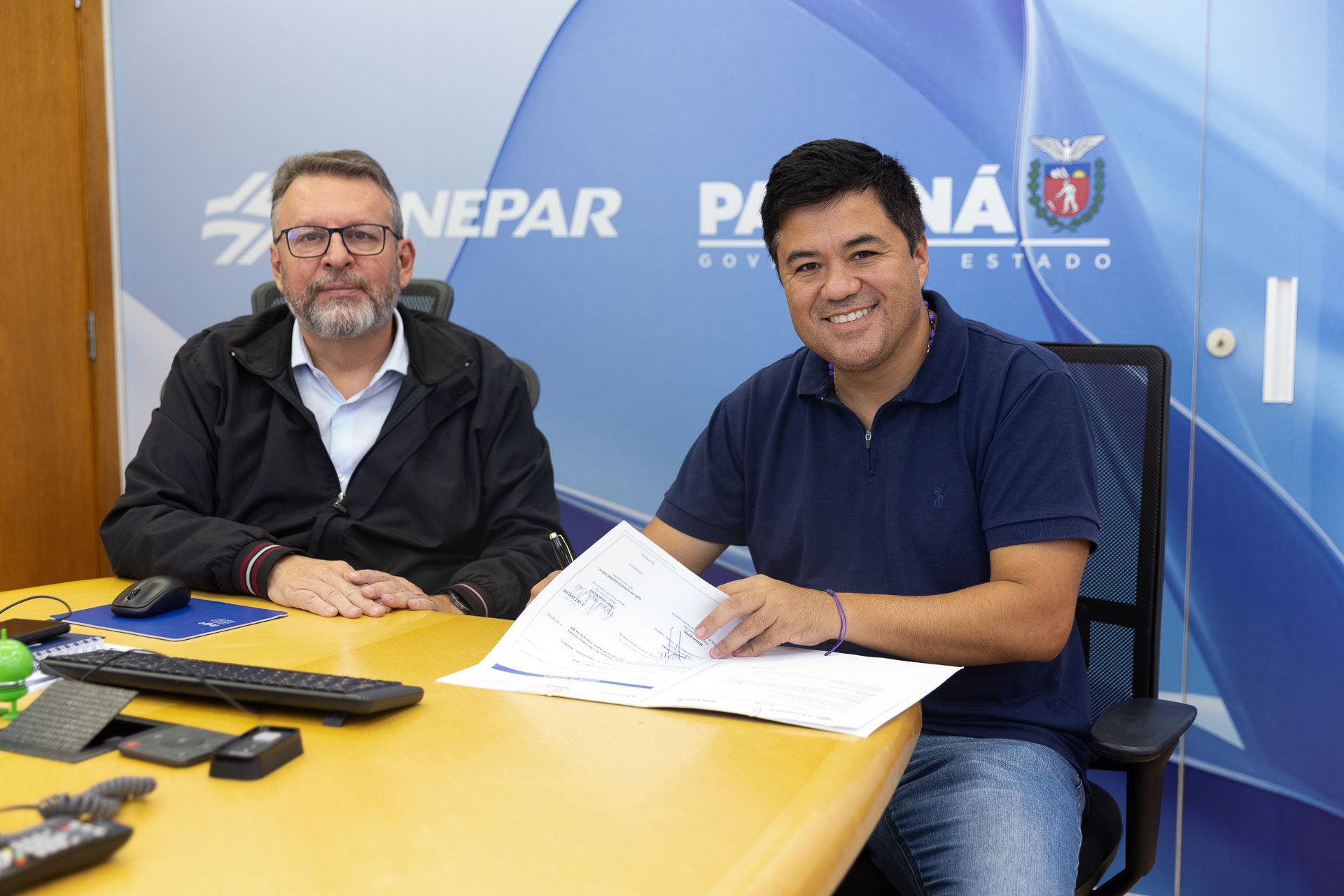 Assinatura de ordem de serviço para rede de esgoto em São João do Ivaí