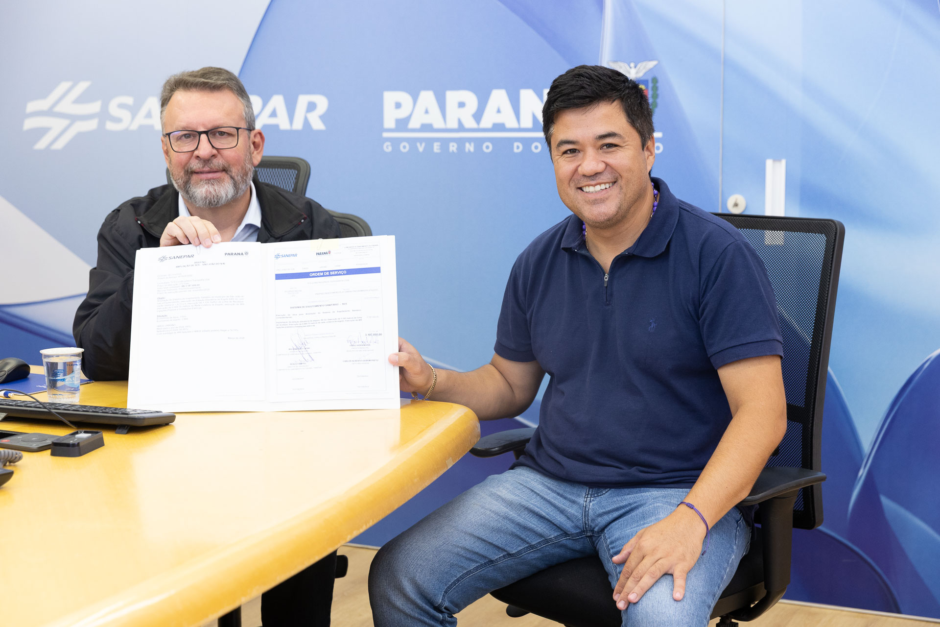 Assinatura de ordem de serviço para rede de esgoto 