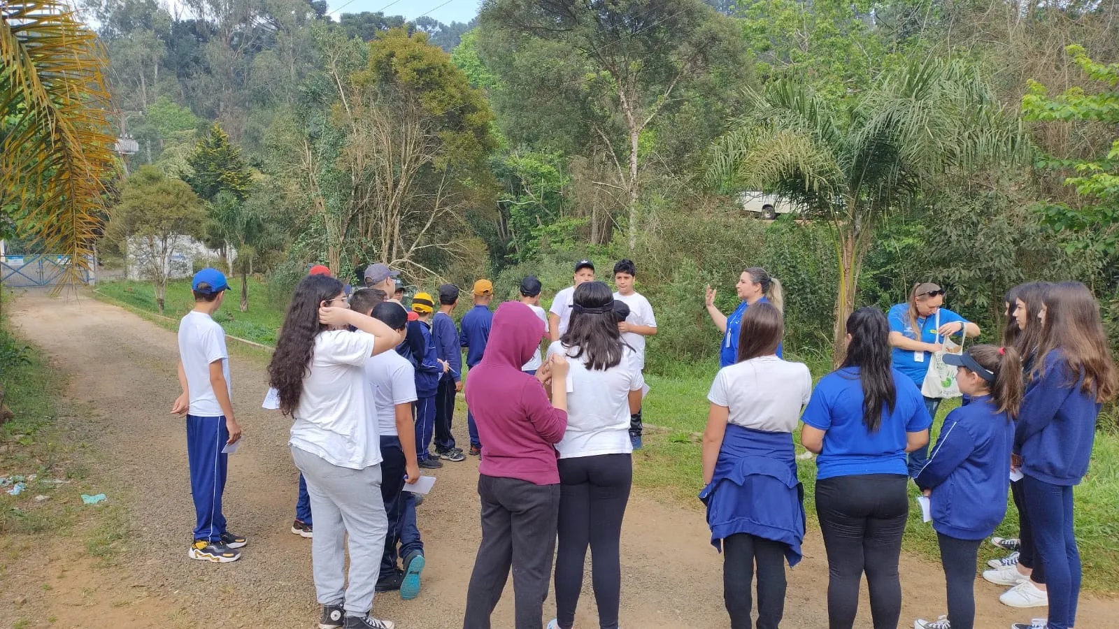 Abordagem com grupo de alunos