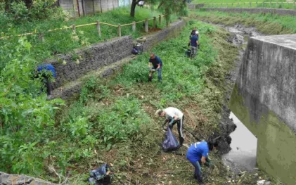 131126_ponta_grossa_-_sustentabilidade_da_escola_ao_rio_-_mutirao_limpeza_arroio_madureira_1_1.jpg