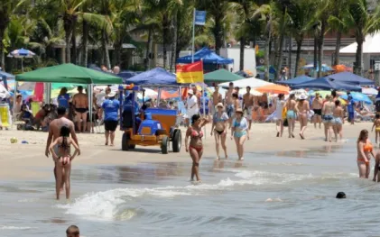 131227_-_operacao_verao_-_populacao_aprova_-_praia_de_guaratuba__ike271213_067_4.jpg