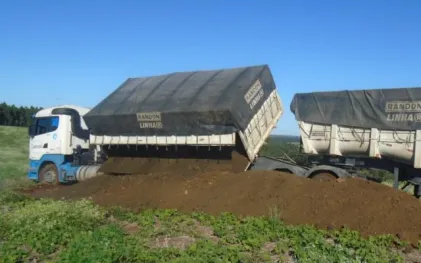 150529_-_guarapuava_-_lodo_aumenta_produtividade_na_agricultura_-_foto_6.jpg