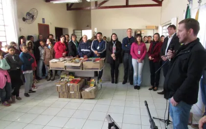 170807_-_ouro_verde_do_oeste_-_entrega_livros_3.jpg