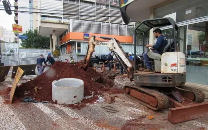 180503_-_cascavel_-_substituicao_rede_esgoto_-_centro_2.jpg