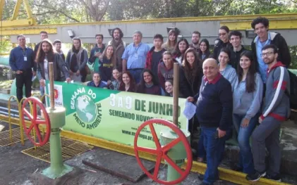 190606_-_estudantes_conhecem_captacao_da_sanepar_no_rio_pirapo_4.jpg