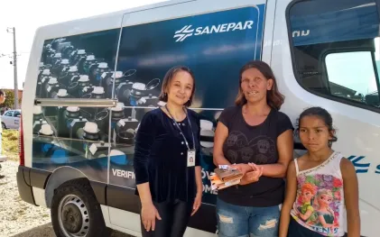 190816_sanepar_e_prolar_fazem_trabalho_em_parceria_para_auxiliar_familias_de_baixa_renda_2.jpg