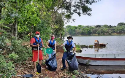 2_a_-_29092021_-_apucarana_-_mutirao_de_limpeza_lago_jaboti_-_barco_ocupantes_residuo.jpeg