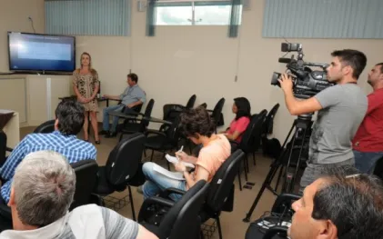 coletiva_imprensa_em_guarapuavadsc_0749_11.jpg