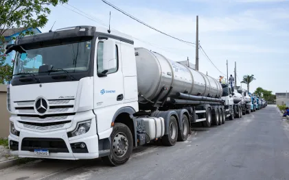 Caminhões-pipa no Litoral