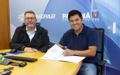 Assinatura de ordem de serviço para rede de esgoto em São João do Ivaí