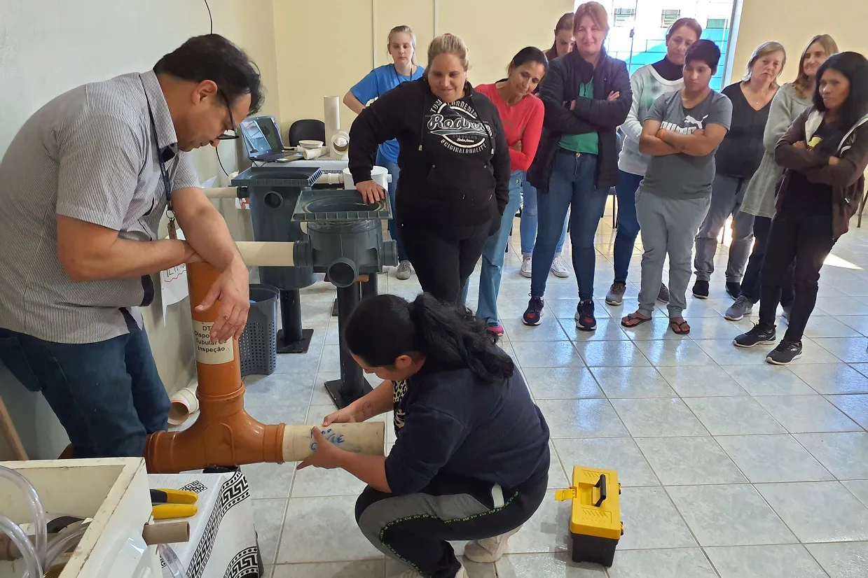 Curso de manutenção hidráulica para mulheres