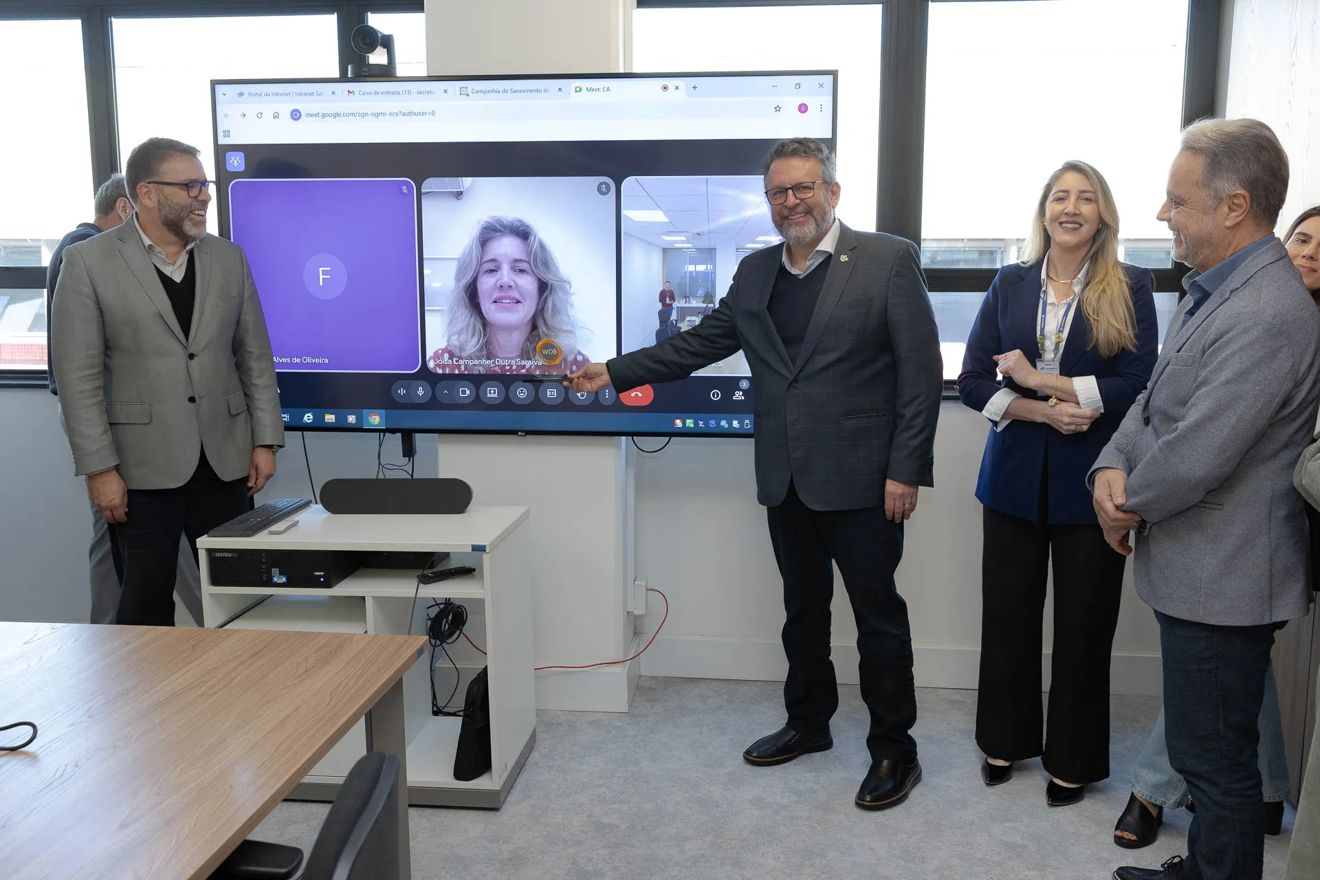 Representantes da Diretoria, Conselho de Administração e Comitê ASG recebem o selo WOB. 